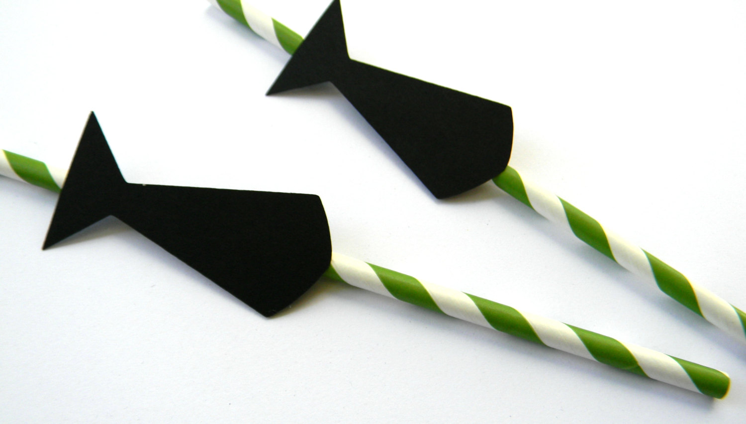 Tie straws for drinks for Father's Day